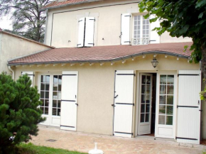Отель Maison d'Hôtes Villa Brindille  Буа-Ле-Руа